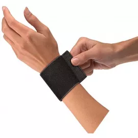 Mueller Elastic Wrist Support With Loop Black