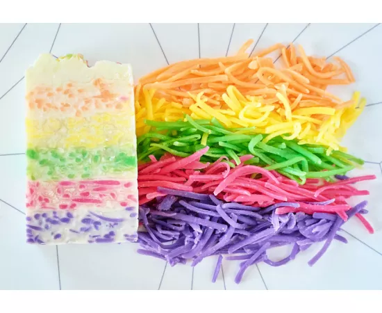  لوح صابون برائحة كيكة عيد الميلاد من  ذا سكين كونسيبت