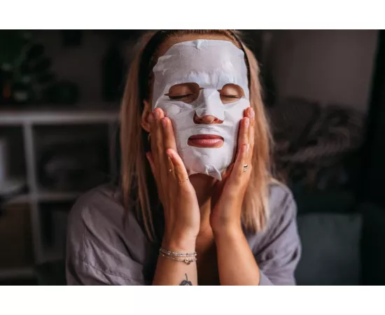 قناع مرطب وملطف من بيبو